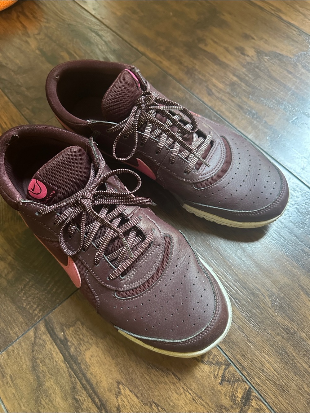Women’s Tennis Sneakers in Burgundy and Pink